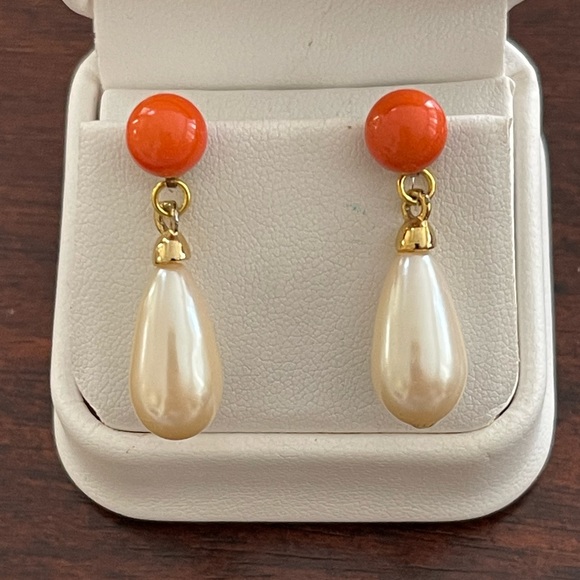 Vintage Jewelry - Faux salmon coral and pearl drop earrings